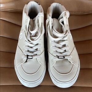 AIRWALK  Cream color ankle boots for ladies.